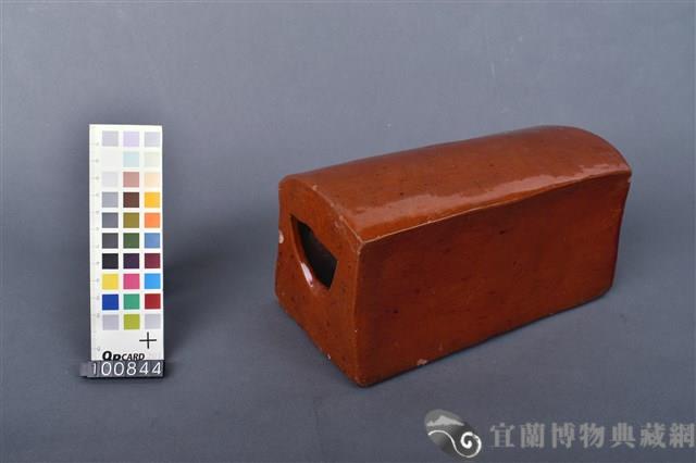 赤釉陶枕藏品圖，第2張