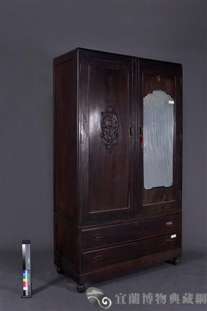 木製衣櫥藏品圖，第1張