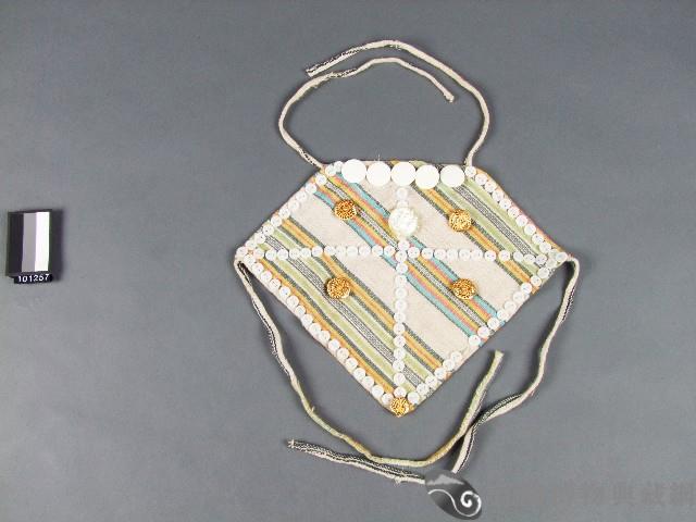 胸兜藏品圖，第1張